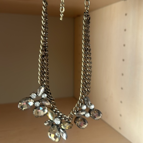 Gold, Jeweled Necklace with adjustable chain. - Picture 3 of 5